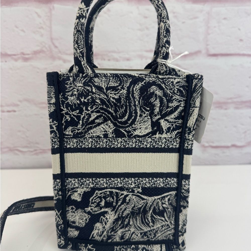 Christian Dior NWT Dior Reverse Toile de Jouy Embroidery Handbag White Navy blue - Picture 3 of 12